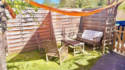 Claye-Souilly Apartment | Tranquil Secret Garden: Pet-Friendly Stay in City Center