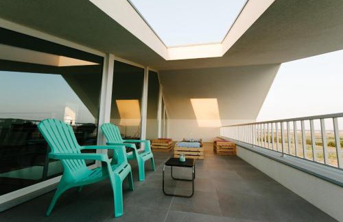 Vagos House | Exceptional Secret Guest House with Oceanfront Pool Access