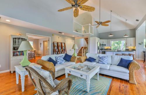Del Sega Apartment | Discover Secret Harbor: Pet-Friendly Oasis with Pool Access