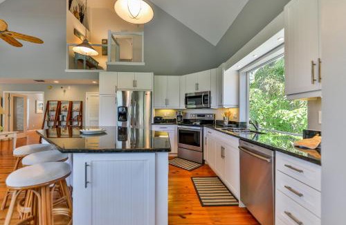 Del Sega Apartment | Discover Secret Harbor: Pet-Friendly Oasis with Pool Access