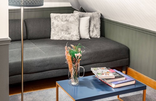 Ternes House | Elegant 4-BR Secret House Near Arc De Triomphe - Top-Rated