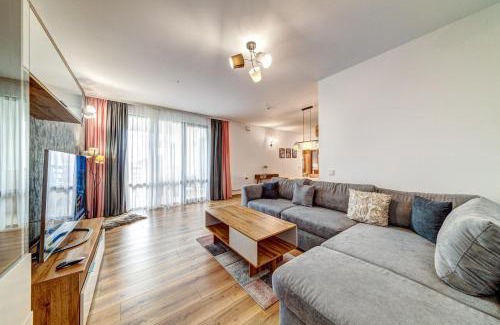 Smolyan Apartment | Discover Secret Lake 533 at Oak Residence - Top Rated Escape