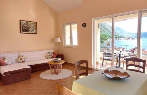 Orahovac Apartment | Oceanfront Secret Mirage Apartment with Breakfast Included