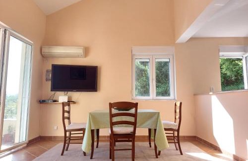 Orahovac Apartment | Oceanfront Secret Mirage Apartment with Breakfast Included