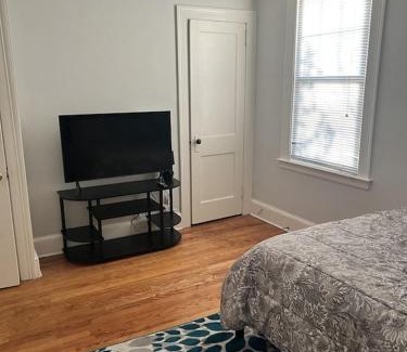 Hartford Apartment | Discover a Hidden Oasis in Hartford with Pet-Friendly Perks