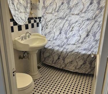 Hartford Apartment | Discover a Hidden Oasis in Hartford with Pet-Friendly Perks