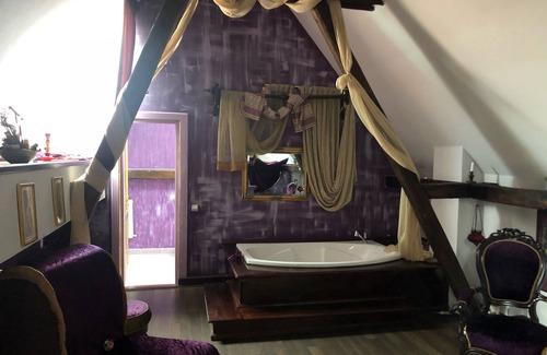 Apoldu de Sus House | Discover Mystery and Tradition at Secret Room Hotel