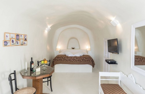 Oia Hotel | Secret Steps Suite Private Whirlpool & Caldera View *access via numerous steps