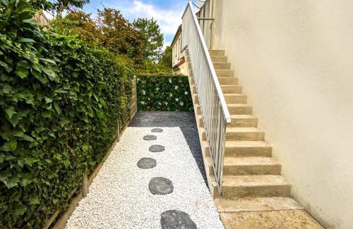 Bretigny-sur-Orge Apartment | Discover the Secret Jungle Suite with Private Hot Tub