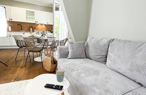 Warburg Apartment | Secretapartment: Zentral und Gemütlich, mit Großem Balkon
