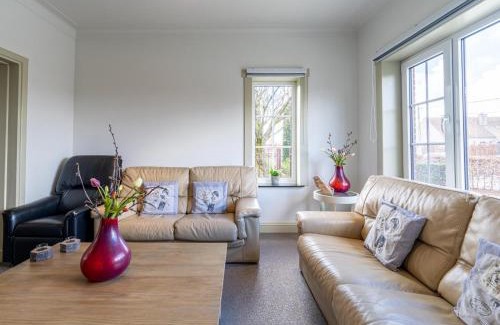Grote-Brogel House | Elegant Stays at Secretarishuis - Pet & Child Friendly!