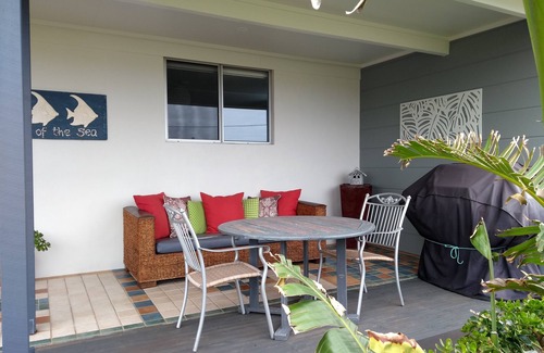Ulladulla Apartment | Oceanview Retreat: Guest Rated 9.8 with Pool & Breakfast