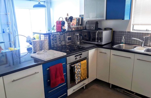 Sea Point Apartment | Beautiful 2-Bed Apartment with Kitchen in Sea Point, Cape Town