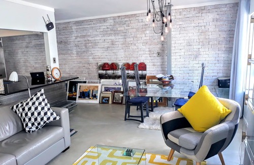 Sea Point Apartment | Beautiful 2-Bed Apartment with Kitchen in Sea Point, Cape Town