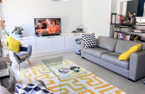 Sea Point Apartment | Beautiful 2-Bed Apartment with Kitchen in Sea Point, Cape Town
