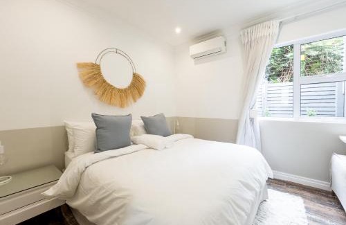 Durban North Apartment | Modern Cottage for Two: Secure & Peaceful Getaway