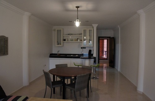 Imi Ouaddar Apartment | Cozy Apartment Steps from the Beach with Breakfast Included