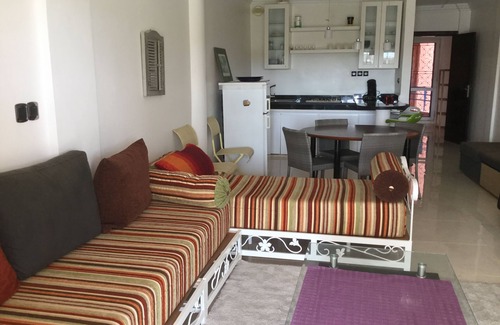 Imi Ouaddar Apartment | Cozy Apartment Steps from the Beach with Breakfast Included