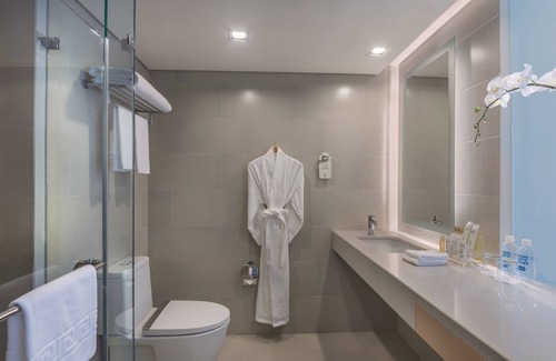 Bagong Pag-asa Hotel | Discover Seda Vertis North: 4-Star Comfort with Spa & Pool