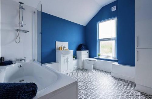 Dudley House | Convenient Sedgley-Wolverhampton Stay with Parking & Pets