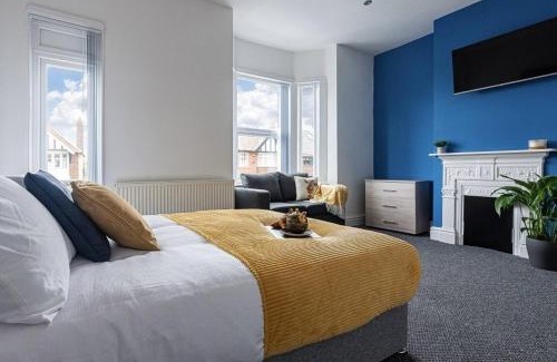 Dudley House | Convenient Sedgley-Wolverhampton Stay with Parking & Pets