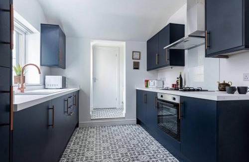 Dudley House | Convenient Sedgley-Wolverhampton Stay with Parking & Pets