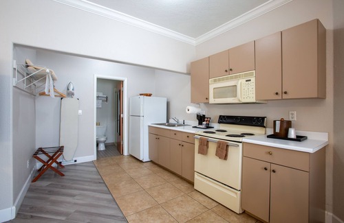 Sedona Hotel | Sedona King Suite with Kitchenette & Stunning Bell Rock Views