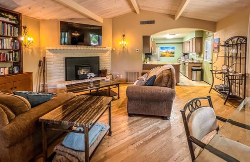 Sedona Cabin | Discover Sedona: Guest House with Spa & Oak Creek Views