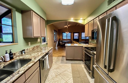 Sedona Cabin | Discover Sedona: Guest House with Spa & Oak Creek Views