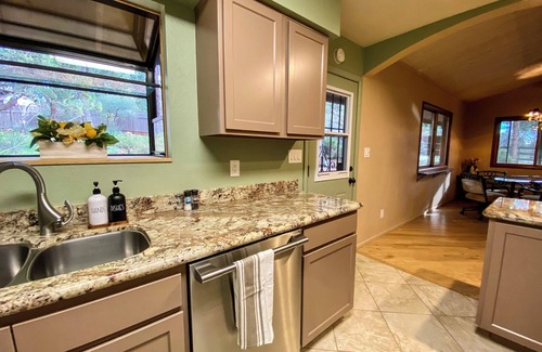 Sedona Cabin | Discover Sedona: Guest House with Spa & Oak Creek Views