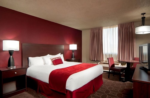 Laughlin Hotel | Exciting Escapes: Casino Fun, Dining & Event Center Awaits!
