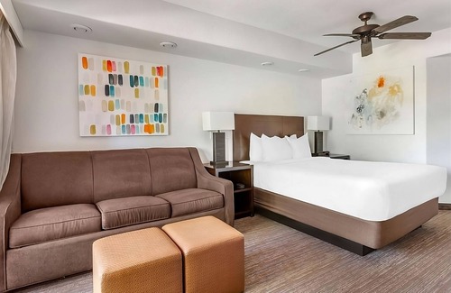 West Sedona Hotel | Discover Sedona's Hidden Gem: Pool, Kitchen & Free Parking!