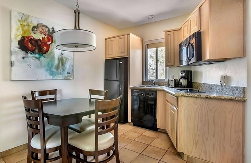 West Sedona Hotel | Discover Sedona's Hidden Gem: Pool, Kitchen & Free Parking!
