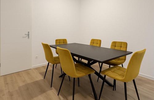 Heusteigviertel Apartment | Elegant Apartment with Pet and Family-Friendly Amenities