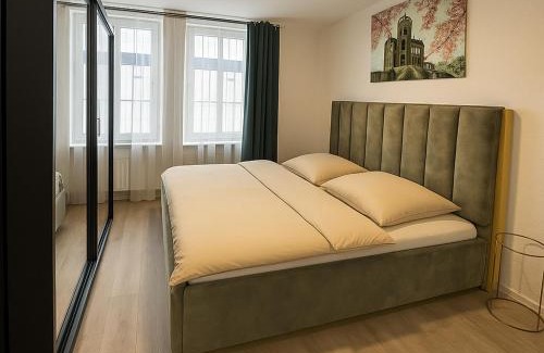 Heusteigviertel Apartment | Elegant Apartment with Pet and Family-Friendly Amenities