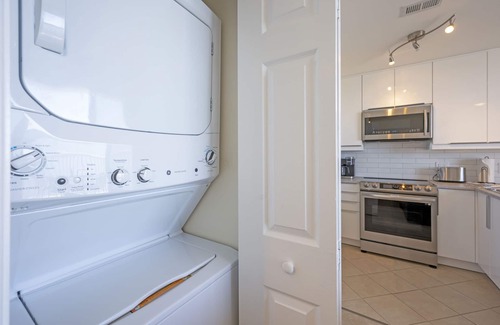 St. Petersburg - Clearwater Condo | Experience Dolphins & Relax in Hot Tub with Ocean View