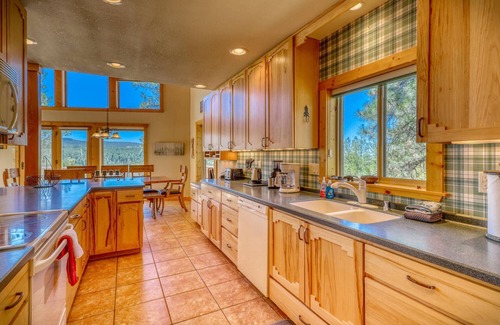 San Juan River Village House | Stunning Grand Home with Hot Tub and Scenic Views