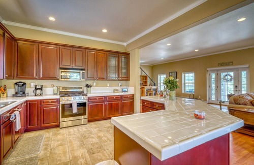 Loma Linda House | Scenic Mountain Retreat with Outdoor Firepit & Spa