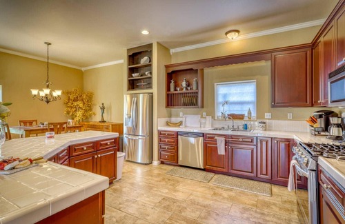 Loma Linda House | Scenic Mountain Retreat with Outdoor Firepit & Spa