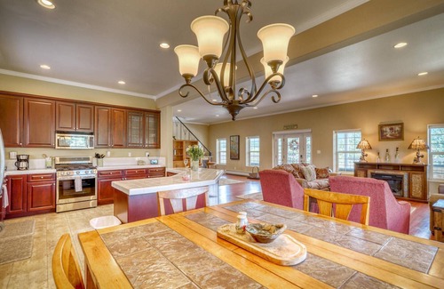 Loma Linda House | Scenic Mountain Retreat with Outdoor Firepit & Spa