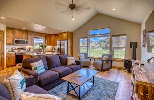 Pagosa Highlands House | Inviting Retreat with Hot Tub, Pet Friendly & Lake Access