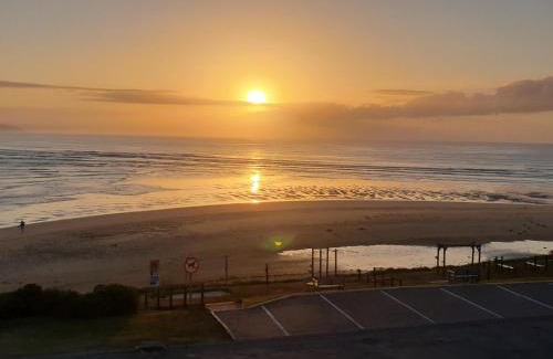 Still Bay Apartment | Discover Comfort at See-Struis: Oceanfront & Pet Friendly