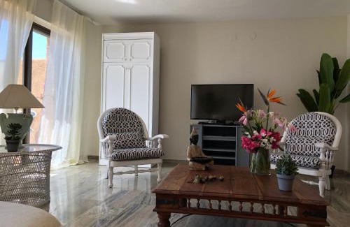 Benidorm Centro Apartment | Experience Oceanfront Bliss at Mirando al Mar & APLUS