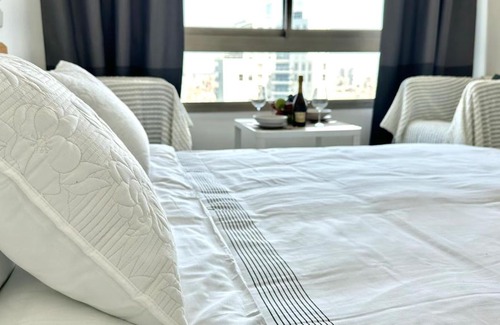 Netanya Apartment | Ocean View Studio Steps from the Beach with Hot Tub