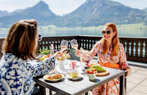Sankt Wolfgang im Salzkammergut Apartment | Seebad Appartements: Oceanfront Retreat with Private Beach