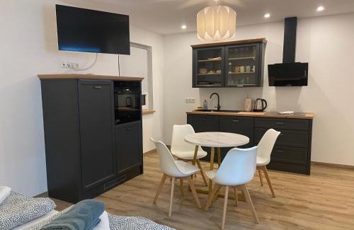 Muhlau Apartment | Pet-Friendly Seeblick Apartments Mühlau with Ocean Views