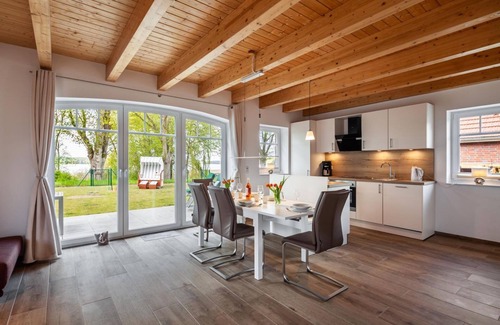Warin House | Seeblick Warin: High-Quality Vacation Home by Lake Warin
