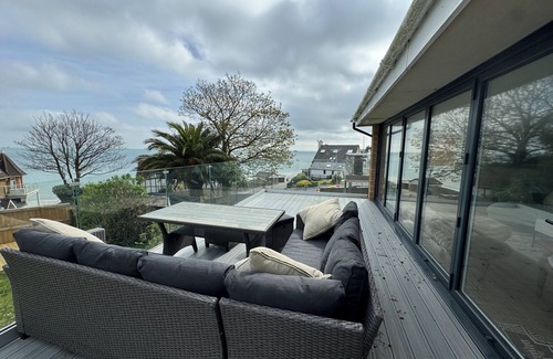 Seaview House | Modern Seaside Retreat with Pet-Friendly Amenities