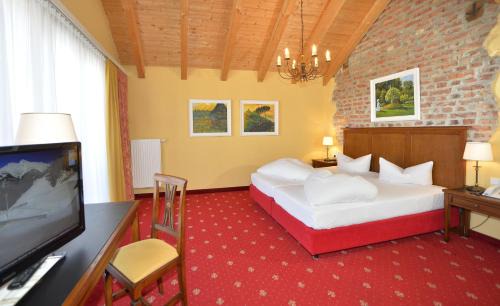 Seefeld Pedestrian Zone Hotel | Discover Seefelds Bed & Breakfast: Pet-Friendly Retreat