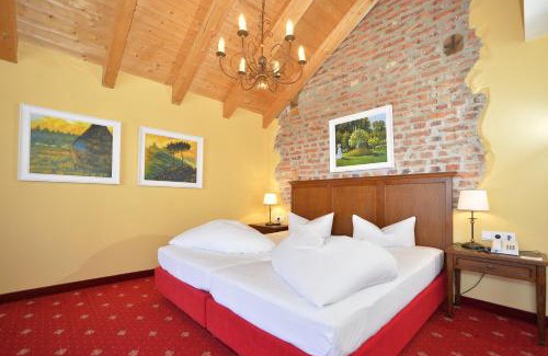 Seefeld Pedestrian Zone Hotel | Discover Seefelds Bed & Breakfast: Pet-Friendly Retreat
